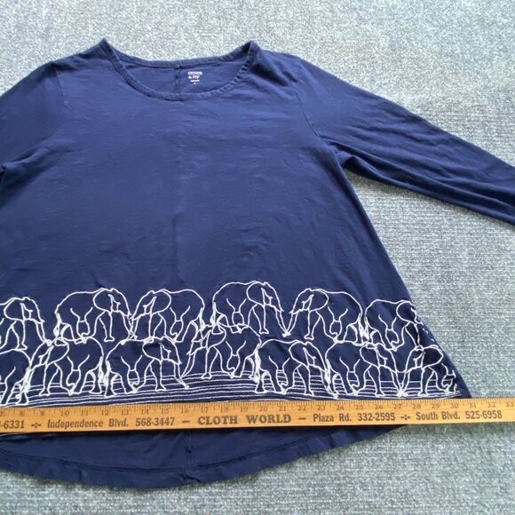 Crown & Ivy Top Women's L Navy Embroidered White Elephants‎ 3/4 Sleeve Causal - Picture 5 of 11